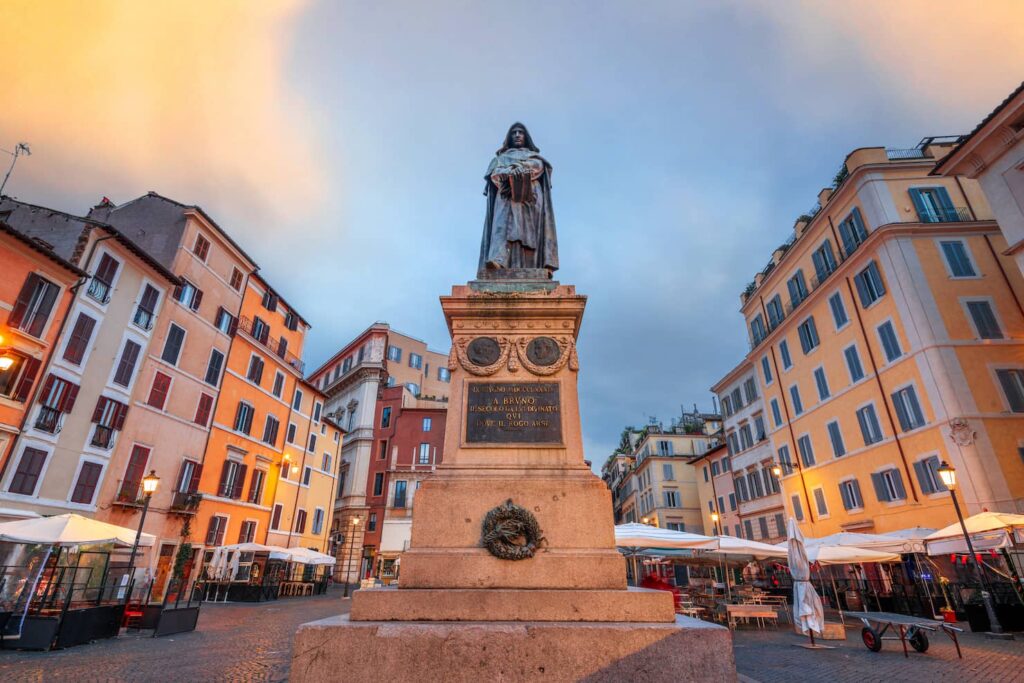 statua di giordano bruno in piazza campo de fiori